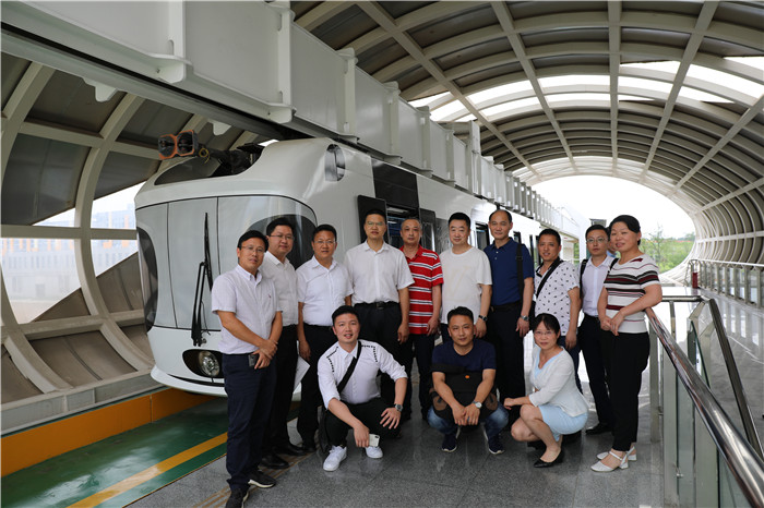 张家界慈利县考察团一行来访中唐空铁